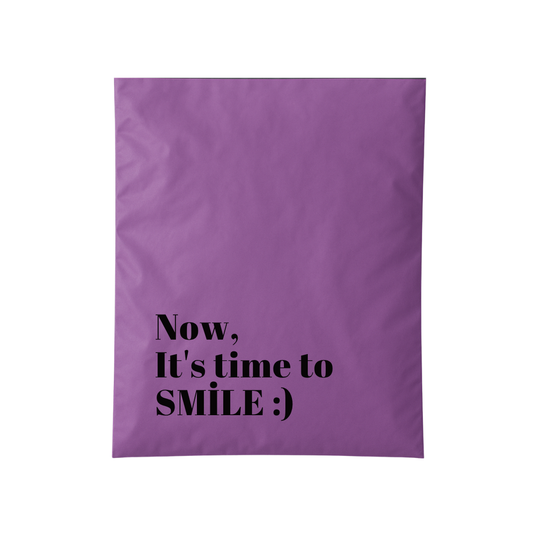 Now, It’s time to SMILE’ baskılı cepsiz lila kargo poşeti – dayanıklı yapısıyla yırtılma ve delinmelere karşı koruma sağlar. Su geçirmez özelliğiyle ürünler taşıma sırasında güvende kalır. Modern lila rengi ve dikkat çekici baskısıyla markanıza zarif bir görünüm katar. Çevre dostu ve geri dönüşüme uygun malzemeden üretilmiştir.