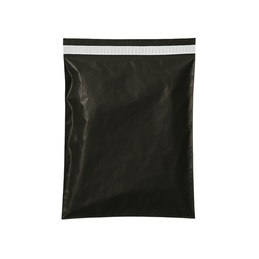 Siyah şeffaf kargo poşeti – Hotmelt tutkallı yapısı sayesinde kapandıktan sonra yalnızca yırtılarak açılır. Tek tarafı siyah zemin gizlilik sağlarken, diğer tarafı şeffaf zemindir. Dayanıklı ve su geçirmez yapısıyla e-ticaret gönderileri için idealdir.