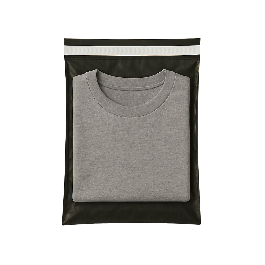 Siyah şeffaf kargo poşeti – e-ticaret için uygun, pratik ve güvenli bir paketleme çözümüdür. Hotmelt tutkallı yapısı tek kullanımlık güvenlik sağlar, siyah zeminli tarafı ürünleri gizlerken şeffaf tarafı kolay görünürlük sunar.